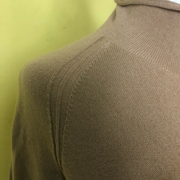 Brand New Ellen Tracey  Woman’s Beige Sweater w/ Turtleneck!! Pristine Condition - Picture 3 of 12